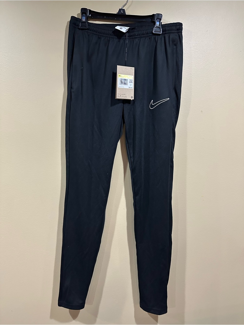 Nike Black Men's Lightweight Jogger Pants with Swoosh